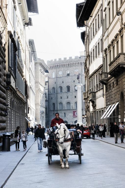 Uffizi Apartment Флоренция Номер фото